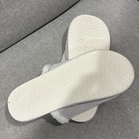 Reef White Perforated Faux Fur Lined Slip On Slippers Womens 8/9 - Picture 4 of 4